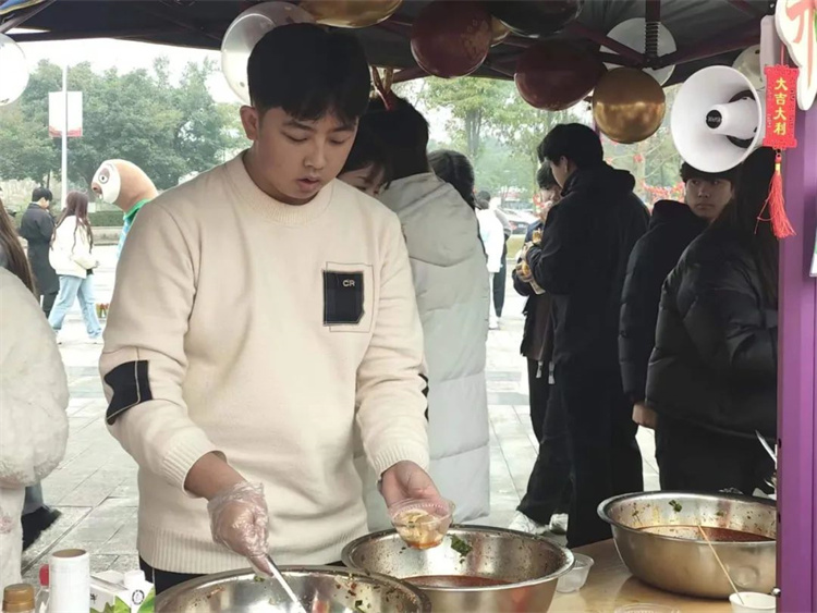pUeH_1704185722852092524.jpg