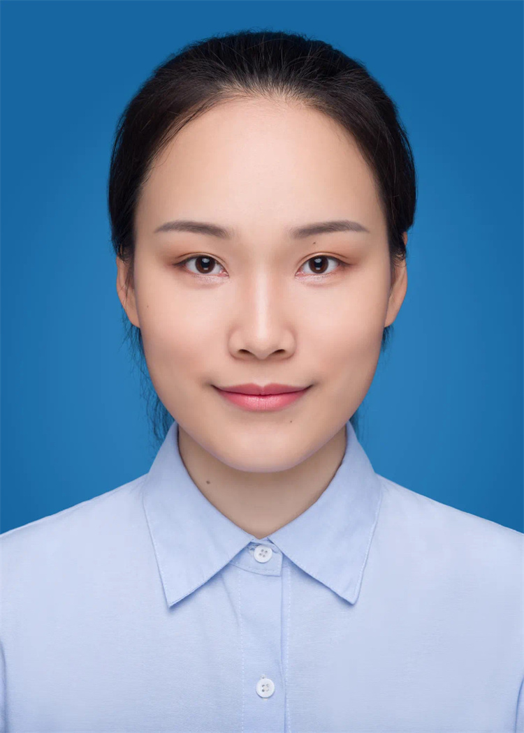 何佶.jpg