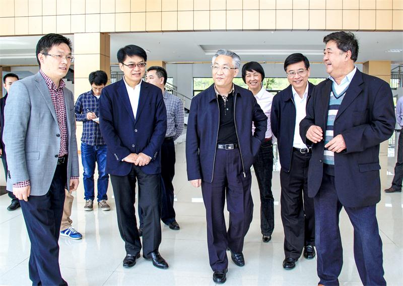1.中央委员、重庆市委副书记、市长张国清莅临BEAT365官网考察调研.jpg
