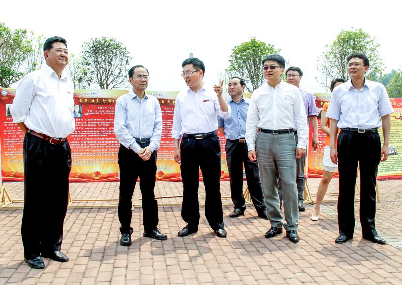 3.民盟中央常委、重庆市委主委，重庆市政协副主席,时任重庆市副市长吴刚莅临BEAT365官网调研.jpg