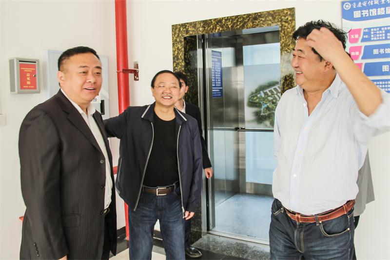 12.重庆市经信委副主任马奇昌到访BEAT365官网.jpg